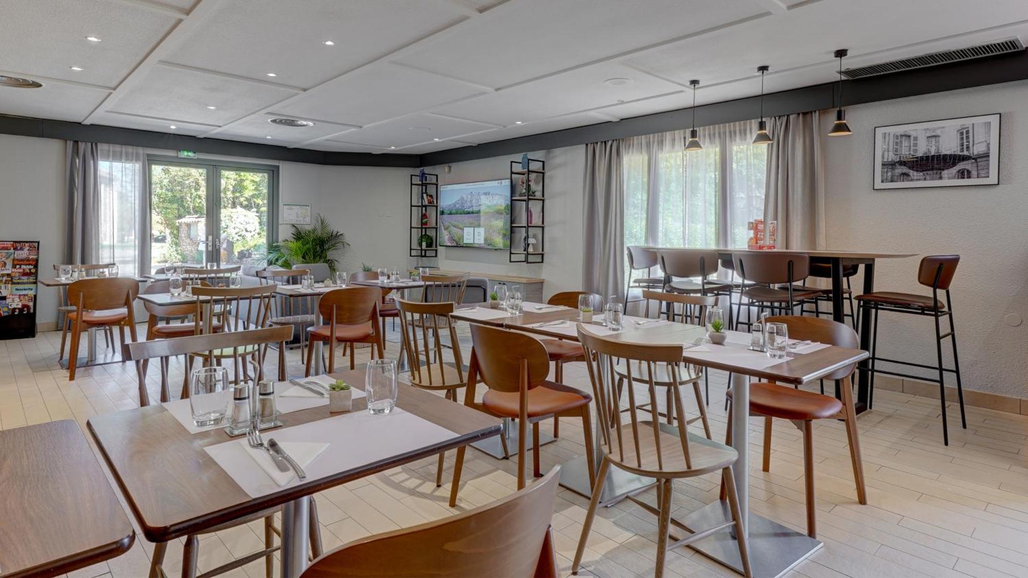 Campanile Nature - Aix En Provence Hotel
